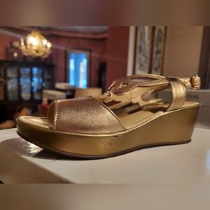 NIB Donna Soft sandals